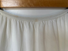Vintage White Tiered Lace
Petticoat Slip Skirt|M