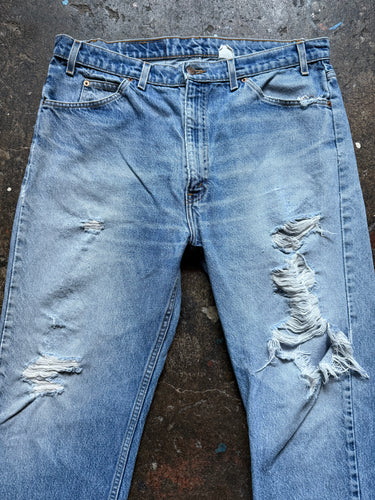 Vintage Levi’s 505 distressed jeans | measures 37