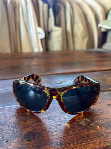 Vintage tortoise frame sunglasses