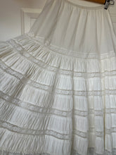 Vintage White Tiered Lace
Petticoat Slip Skirt|M