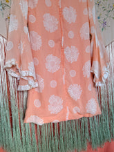 60’s Bell Sleeve Peach Daisies Dress | xs/sm