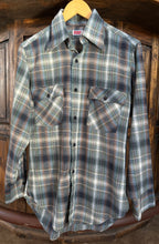 Vintage Levi’s Plaid Button Up Shirt|Medium