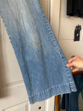 Vintage Levi’s Flare Jeans|waist 29”