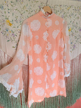 60’s Bell Sleeve Peach Daisies Dress | xs/sm
