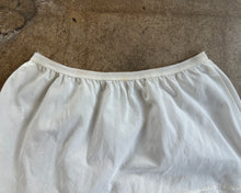Vintage White Tiered Lace
Petticoat Slip Skirt|M