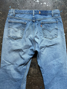 Vintage Levi’s 505 distressed jeans | measures 37"x 29"