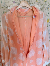 60’s Bell Sleeve Peach Daisies Dress | xs/sm