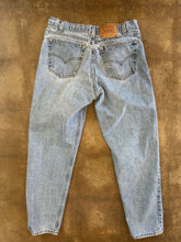Vintage Levi’s 550 relaxed fit tapered leg jeans