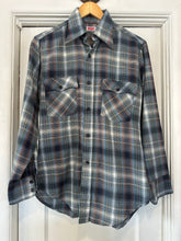 Vintage Levi’s Plaid Button Up Shirt|Medium