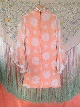 60’s Bell Sleeve Peach Daisies Dress | xs/sm